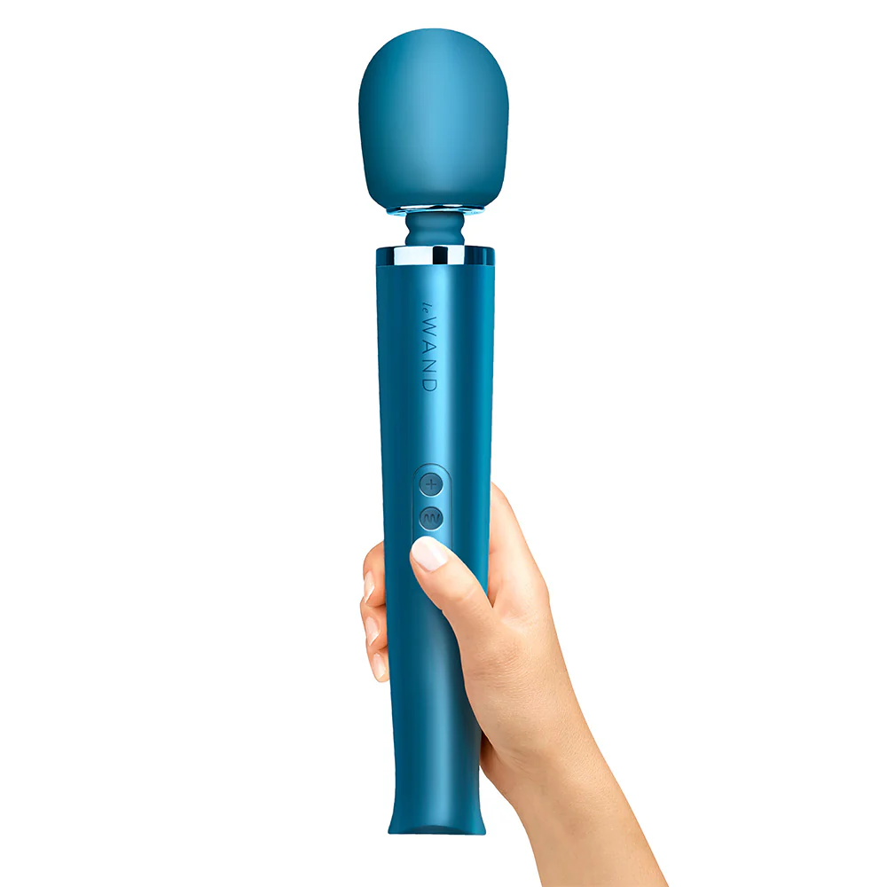 Le Wand Rechargeable Vibrating Wand Massager - Image 4